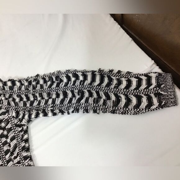 Endless Rose Black and White Fringe Open Cardigan Sweater New Size Medium/Large - Picture 9 of 13